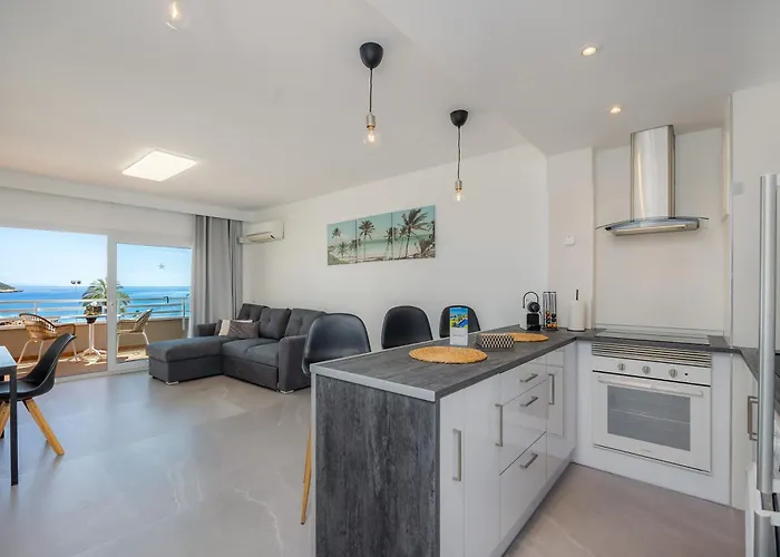 First Line Cosy Apartment