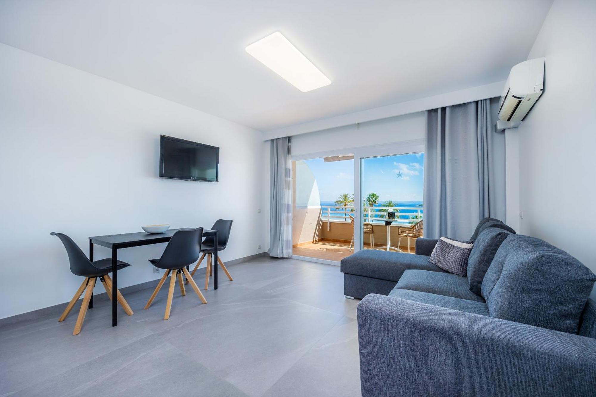First Line Cosy Apartment